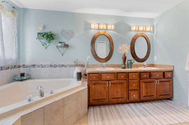 18913 Strongford Drive, Macomb Twp, MI 48044