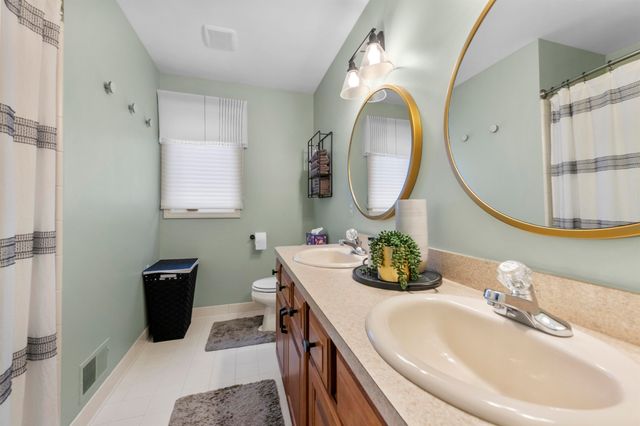 18913 Strongford Drive, Macomb Twp, MI 48044