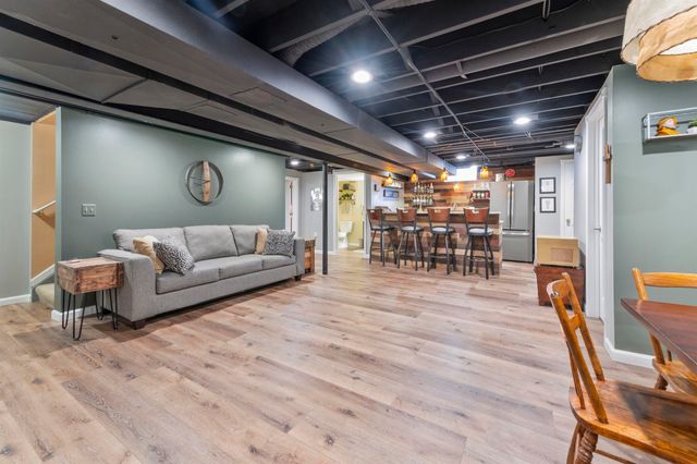 18913 Strongford Drive, Macomb Twp, MI 48044