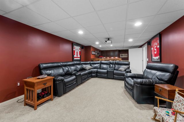 18913 Strongford Drive, Macomb Twp, MI 48044