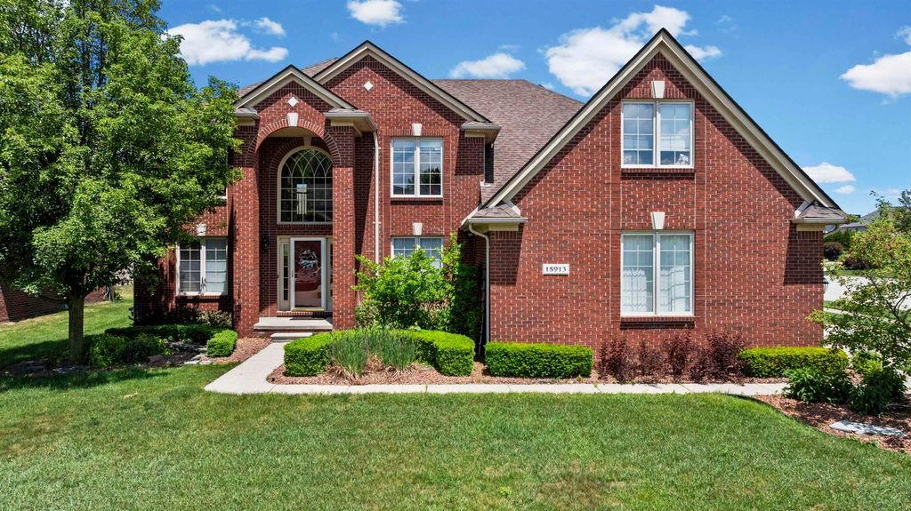 18913 Strongford Drive, Macomb Twp, MI 48044