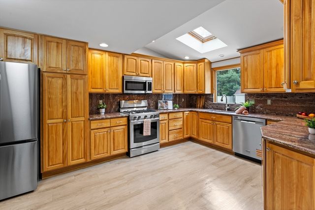 10 Walnut Road, Chelmsford, MA 01824