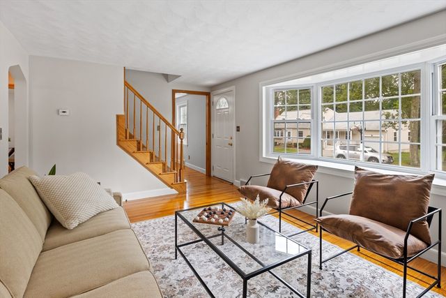 10 Walnut Road, Chelmsford, MA 01824