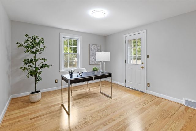 10 Walnut Road, Chelmsford, MA 01824