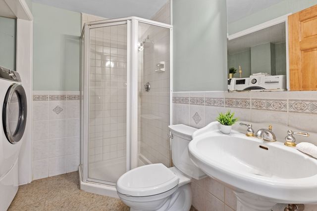 10 Walnut Road, Chelmsford, MA 01824