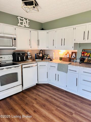 11703 Dearing Woods Dr, Louisville, KY 40272