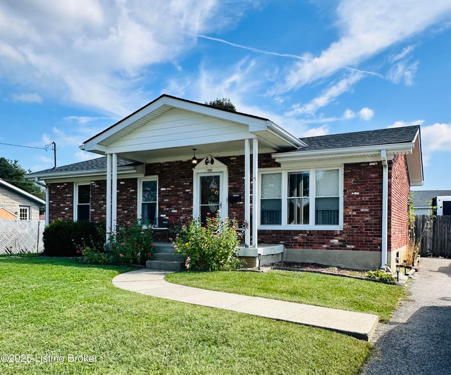 11703 Dearing Woods Dr, Louisville, KY 40272