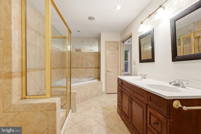 216 S HILL DR, Westampton, NJ 08060