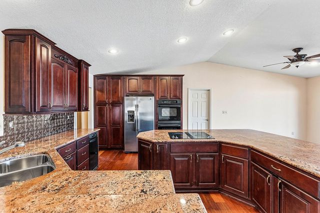 27 Tamworth Circle, Bella Vista, AR 72715