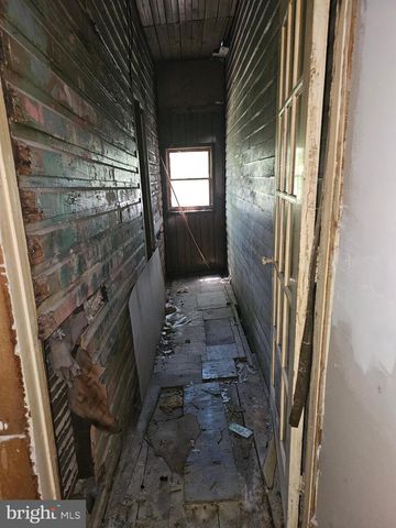 1033 E CENTRE ST, Mahanoy City, PA 17948