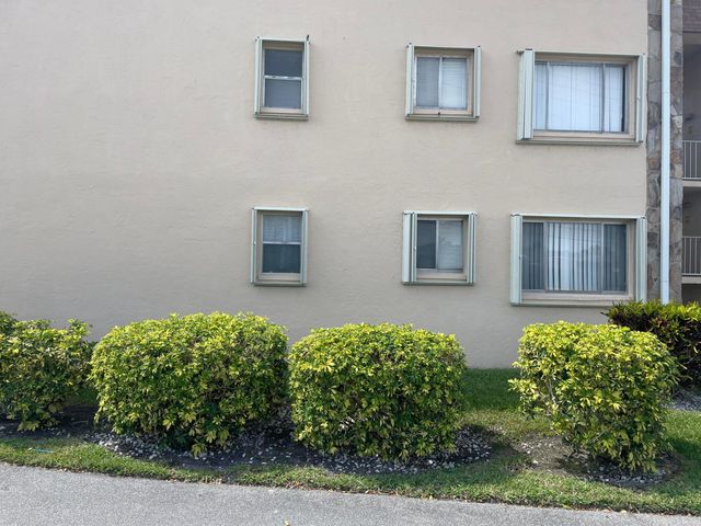 700 Village Green Court 101, Palm Springs, FL 33461