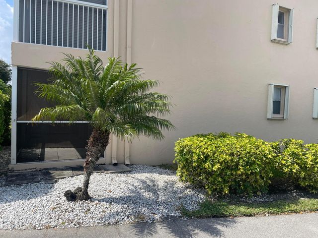 700 Village Green Court 101, Palm Springs, FL 33461