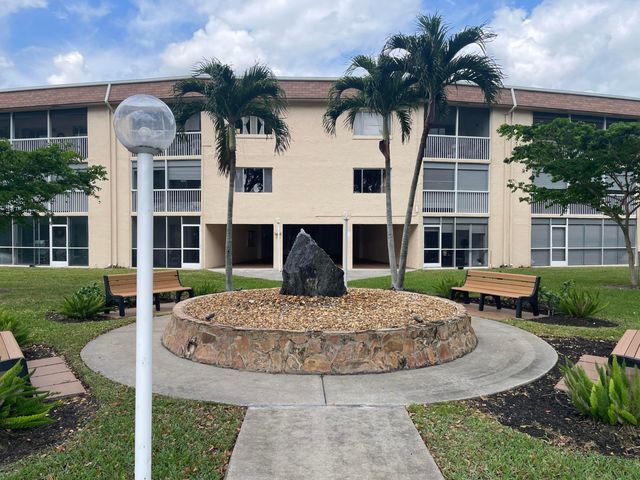 700 Village Green Court 101, Palm Springs, FL 33461