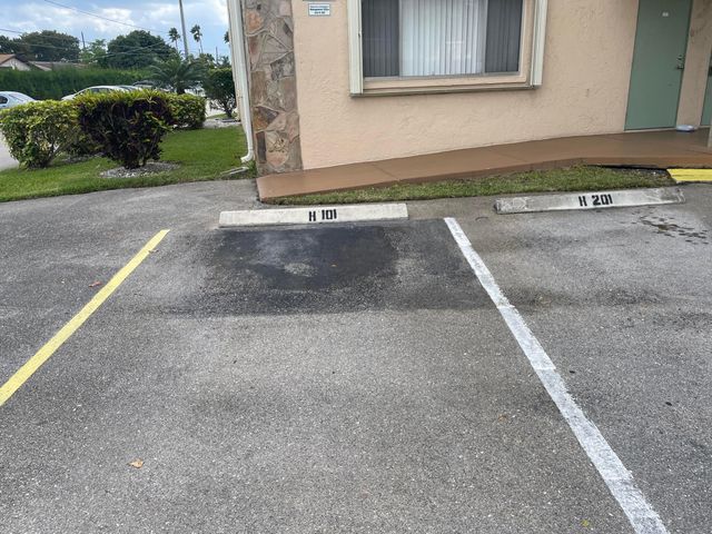 700 Village Green Court 101, Palm Springs, FL 33461