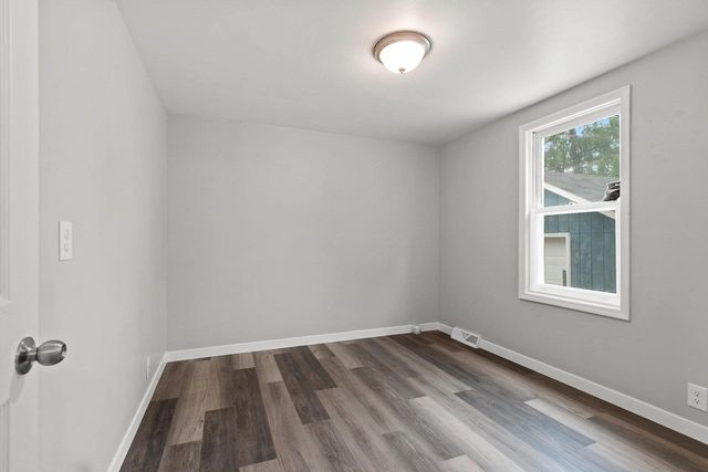 1858 EASTMAN AVENUE, Green Bay, WI 54302