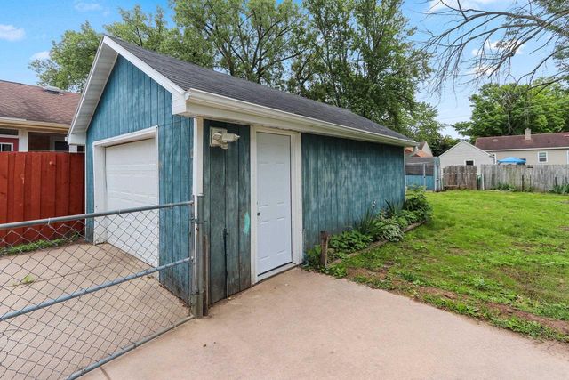 1858 EASTMAN AVENUE, Green Bay, WI 54302