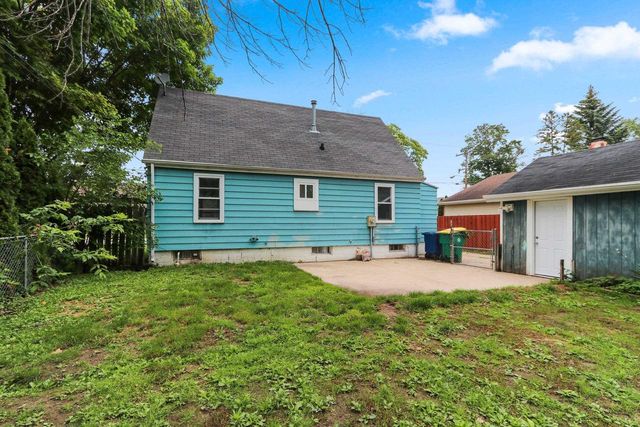 1858 EASTMAN AVENUE, Green Bay, WI 54302