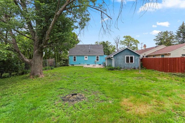 1858 EASTMAN AVENUE, Green Bay, WI 54302