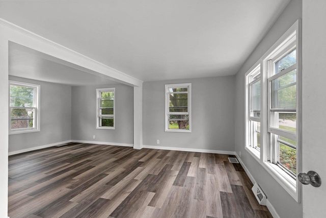 1858 EASTMAN AVENUE, Green Bay, WI 54302