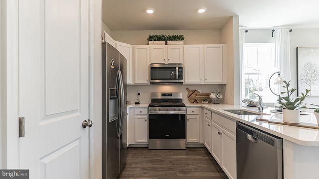 141 MAZZEO DR, Glassboro, NJ 08028