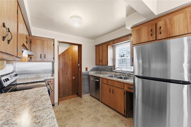 15700 Woodbrook Avenue, Maple Heights, OH 44137