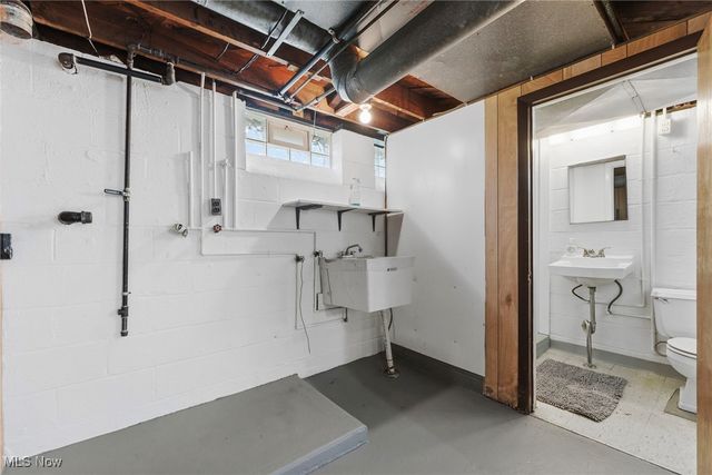 15700 Woodbrook Avenue, Maple Heights, OH 44137