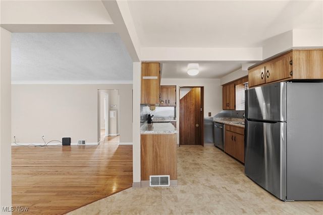 15700 Woodbrook Avenue, Maple Heights, OH 44137