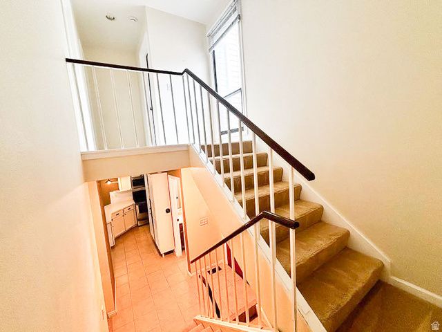 3132 E NORDIC DR, Cottonwood Heights, UT 84093