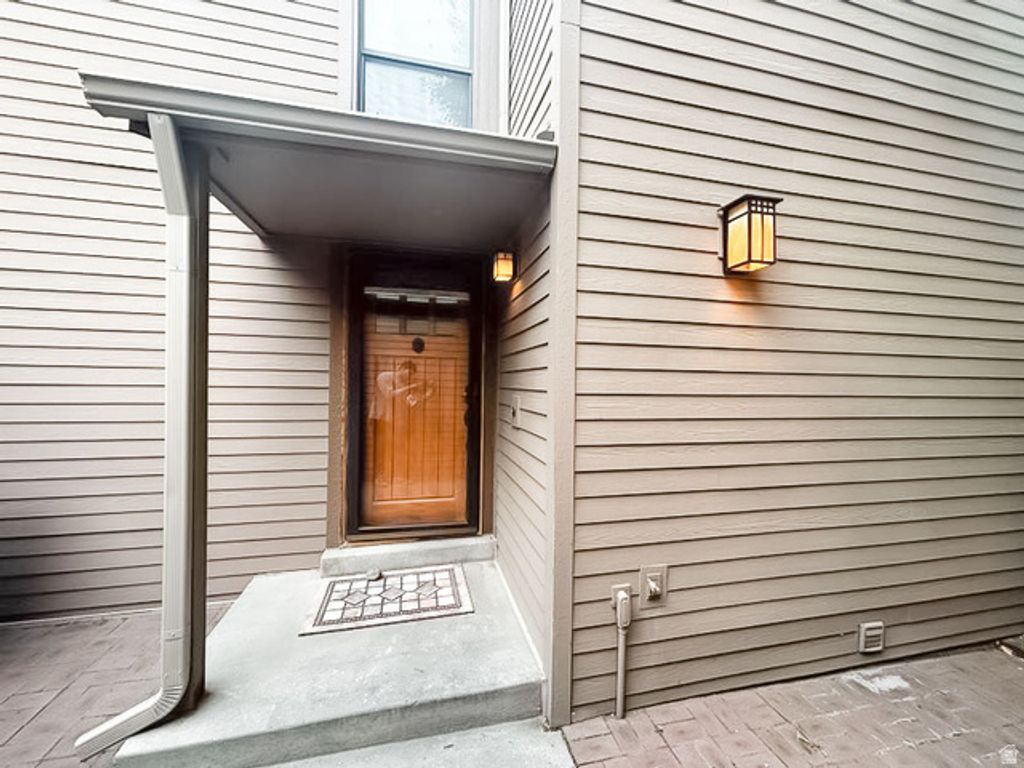 Image 17 of property listing at 3132 E NORDIC DR, Cottonwood Heights, UT 84093