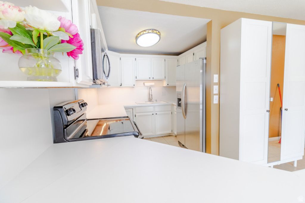 Image 4 of property listing at 3132 E NORDIC DR, Cottonwood Heights, UT 84093