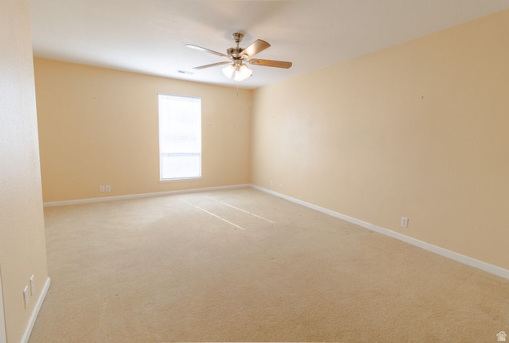 Image 8 of property listing at 3132 E NORDIC DR, Cottonwood Heights, UT 84093