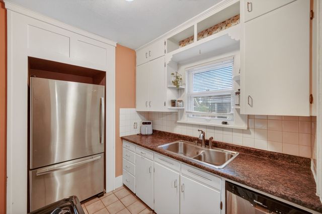 855 41st Street, Des Moines, IA 50312