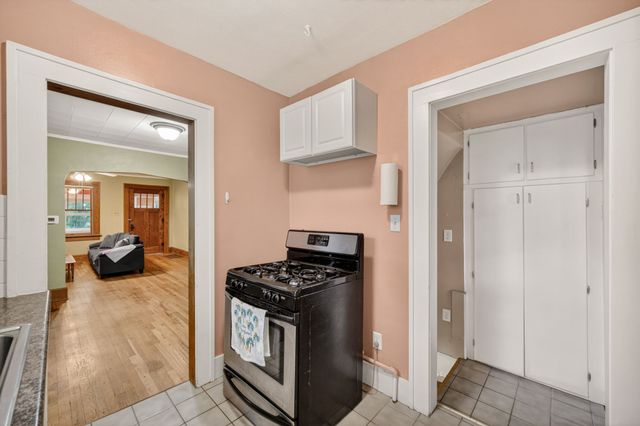855 41st Street, Des Moines, IA 50312