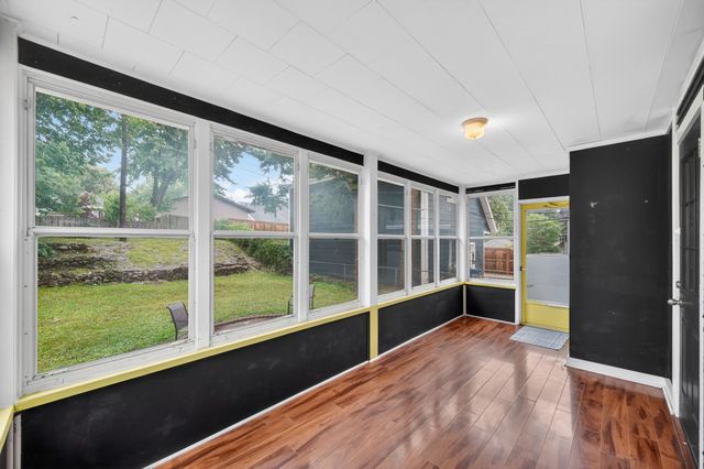 855 41st Street, Des Moines, IA 50312