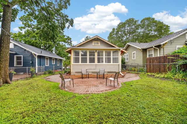 855 41st Street, Des Moines, IA 50312