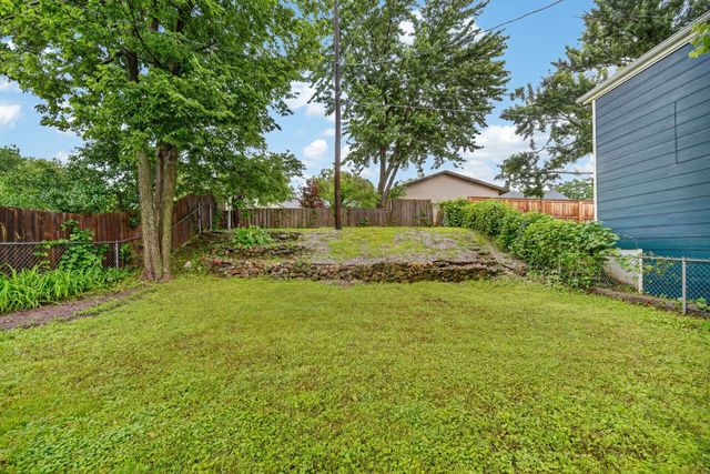 855 41st Street, Des Moines, IA 50312