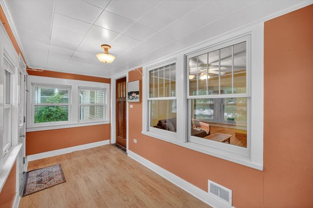 855 41st Street, Des Moines, IA 50312