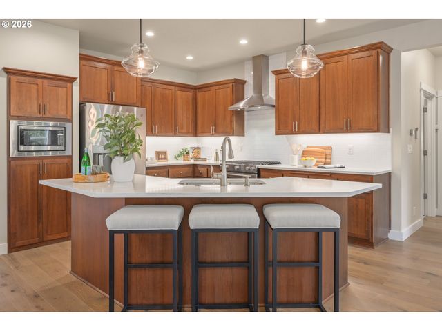2301 OAKWAY Ter, Eugene, OR 97401