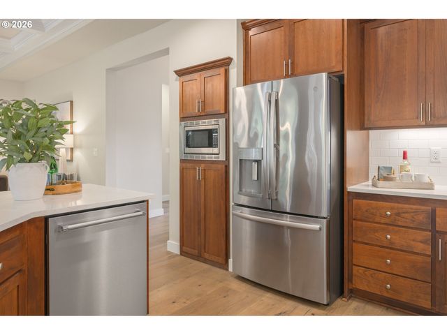 2301 OAKWAY Ter, Eugene, OR 97401
