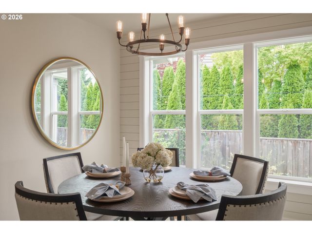 2301 OAKWAY Ter, Eugene, OR 97401