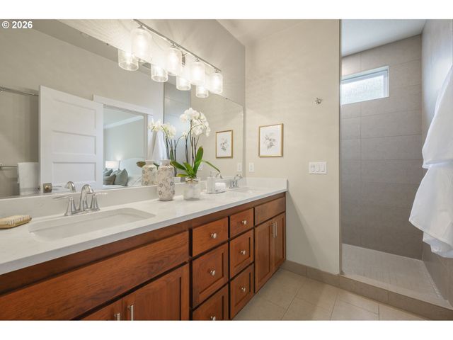 2301 OAKWAY Ter, Eugene, OR 97401