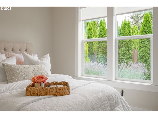 2301 OAKWAY Ter, Eugene, OR 97401