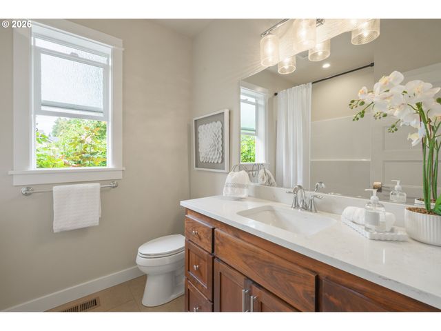2301 OAKWAY Ter, Eugene, OR 97401