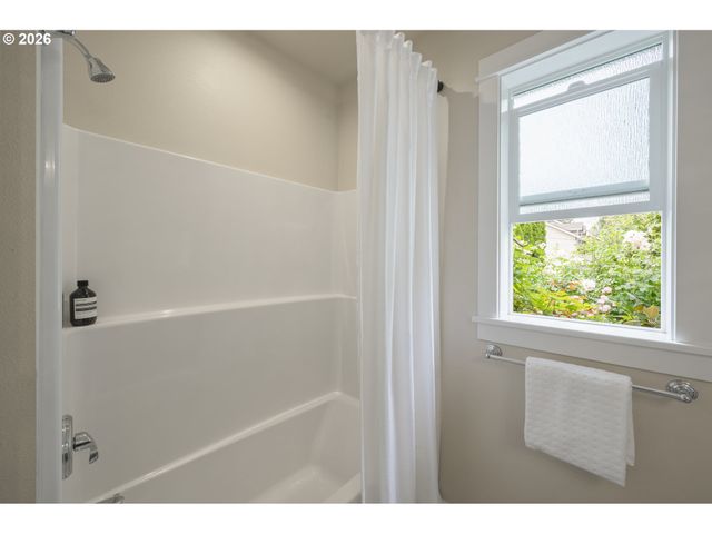 2301 OAKWAY Ter, Eugene, OR 97401