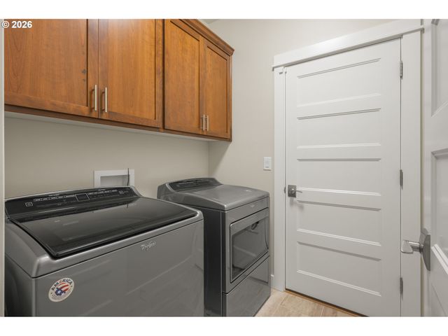 2301 OAKWAY Ter, Eugene, OR 97401