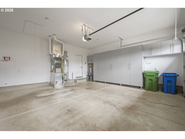2301 OAKWAY Ter, Eugene, OR 97401