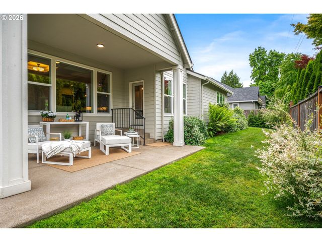 2301 OAKWAY Ter, Eugene, OR 97401