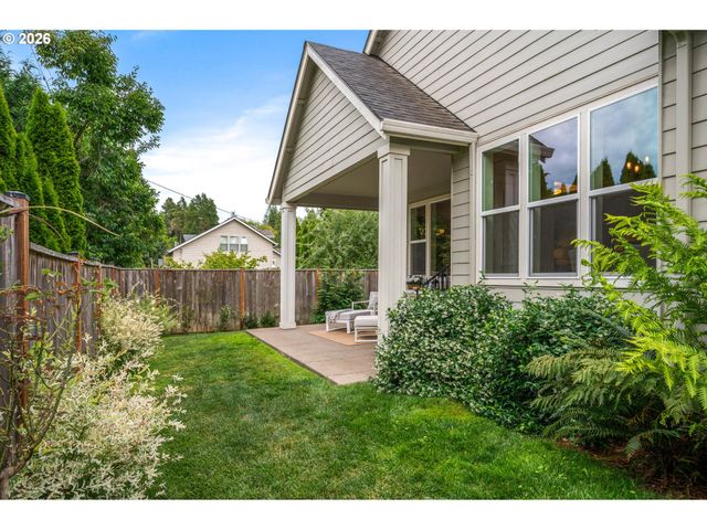 2301 OAKWAY Ter, Eugene, OR 97401