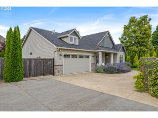 2301 OAKWAY Ter, Eugene, OR 97401