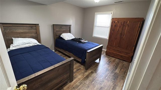 907 Rosewood Court, Paola, KS 66071